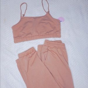 This is a cute 2 piece set. Top & Pant. Is a size large in a tan color.